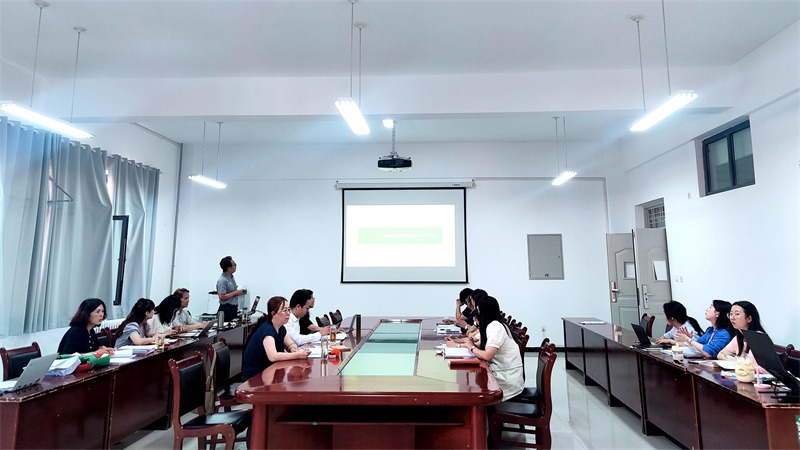  马克思主义学院举办“AI赋能科研与教学”学术会议及教学能力提升培训会