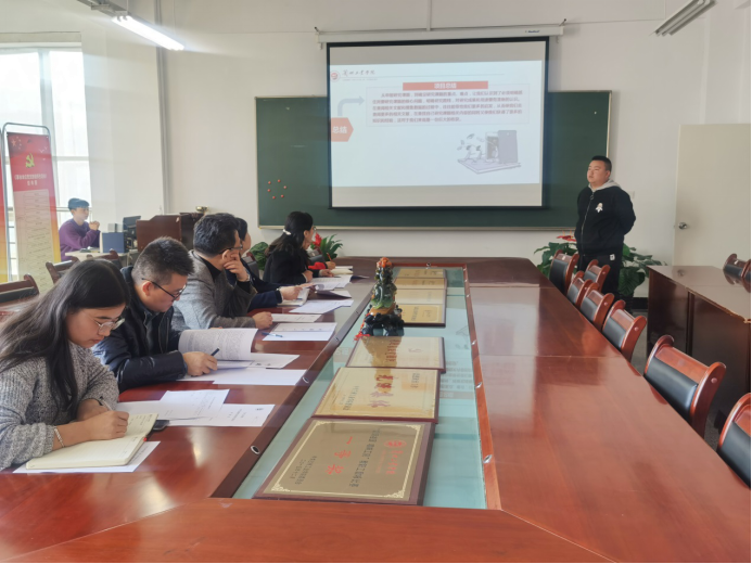 马克思主义学院组织大学生创新创业训练计划项目中期答辩会