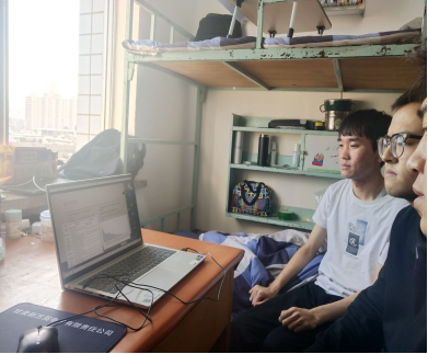 马克思主义学院组织学生收看知识讲座